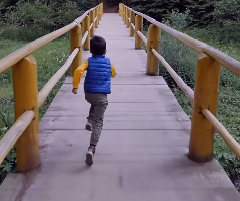 niño corriendo