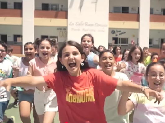 niños riendo